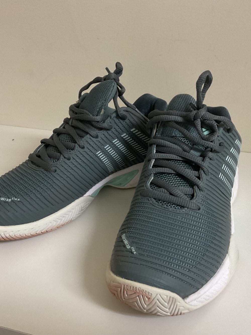 KSwiss tennis shoes size 7.5 - Picture 3 of 6